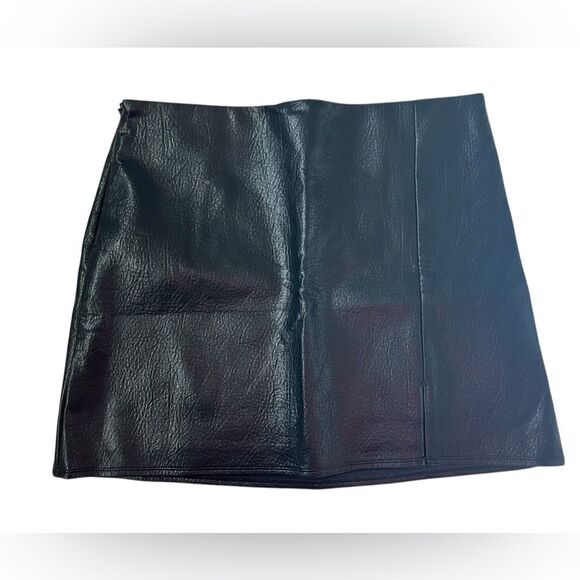 NWT OLD NAVY FAUX LEATHER MINI SKIRT SIZE LARGE WOMENS - Picture 1 of 7